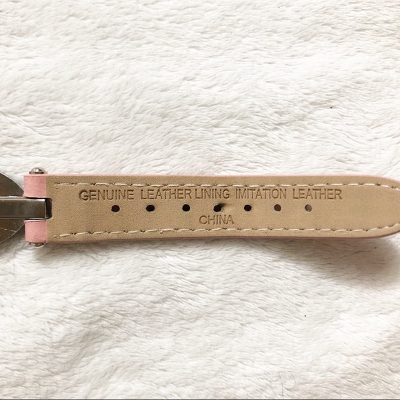 Girl’s Disney Minnie Mouse Pink Leather Watch - Picture 6 of 7